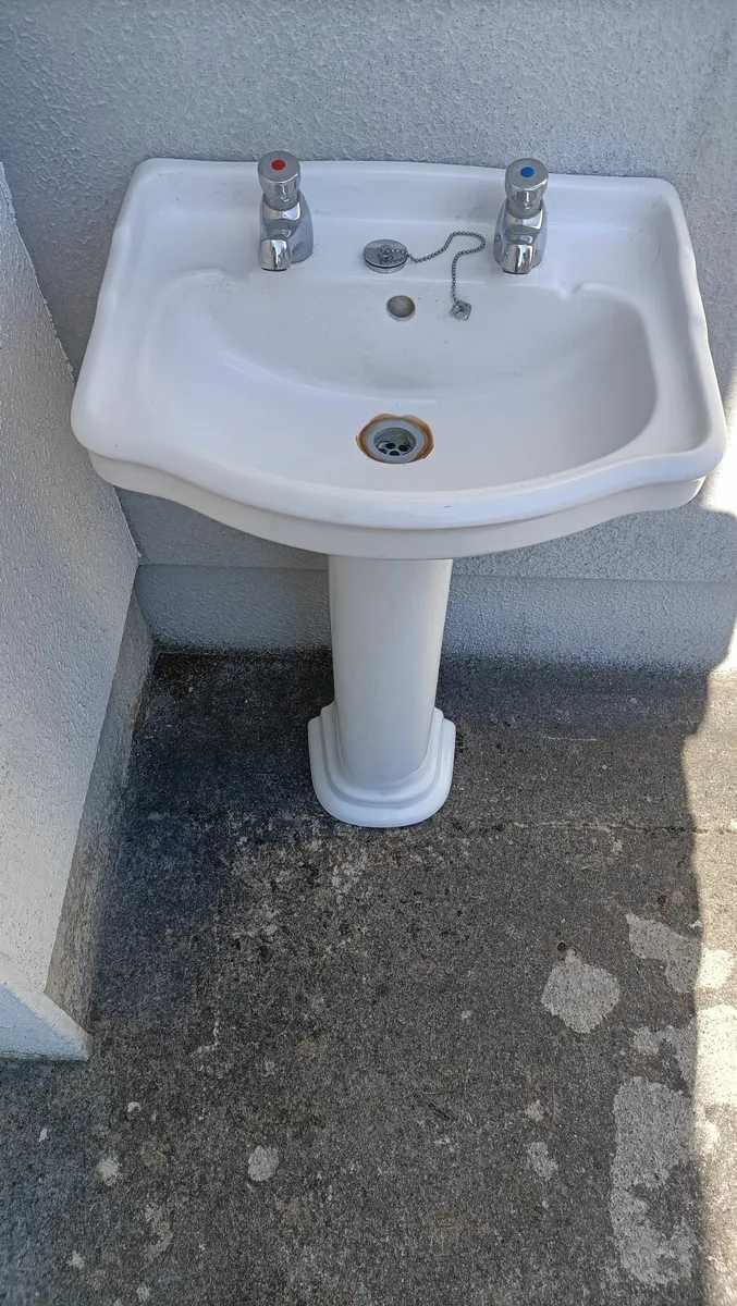 New hand basin with pedestal and taps