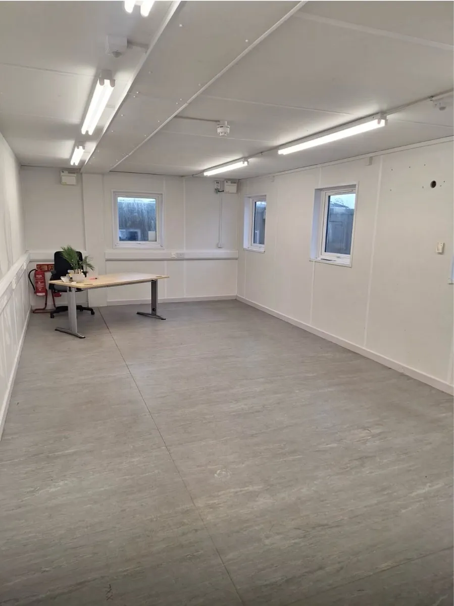 Office Space / Storage / Light Workshop. - Image 2