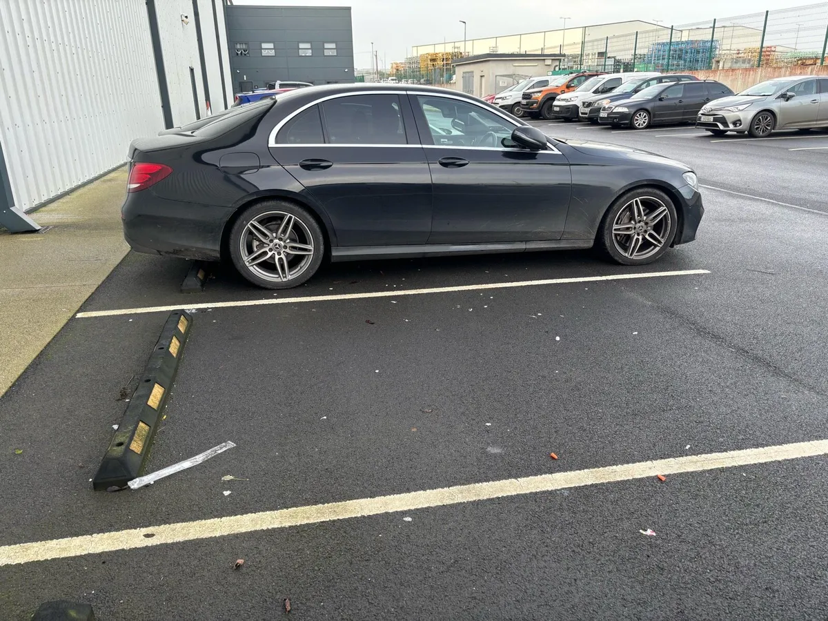 Mercedes e220 amg line - Image 2