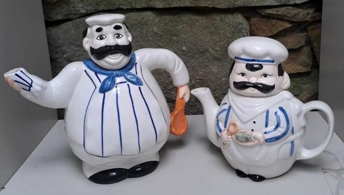 2 Chefs character Teapots - Image 1