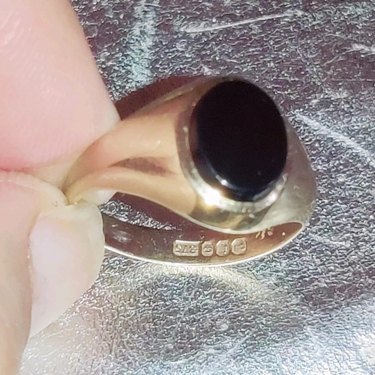 SHINY OVAL BLACK ONYX, 9CT Gold New Signet Ring  ! - Image 1