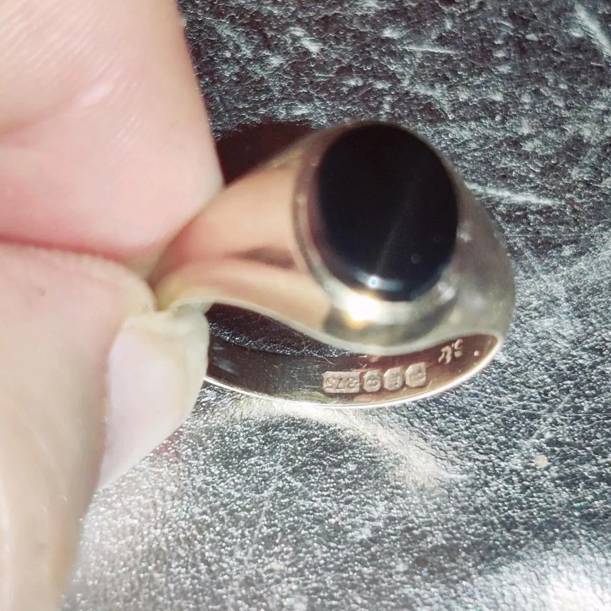 SHINY OVAL BLACK ONYX, 9CT Gold New Signet Ring  ! - Image 3
