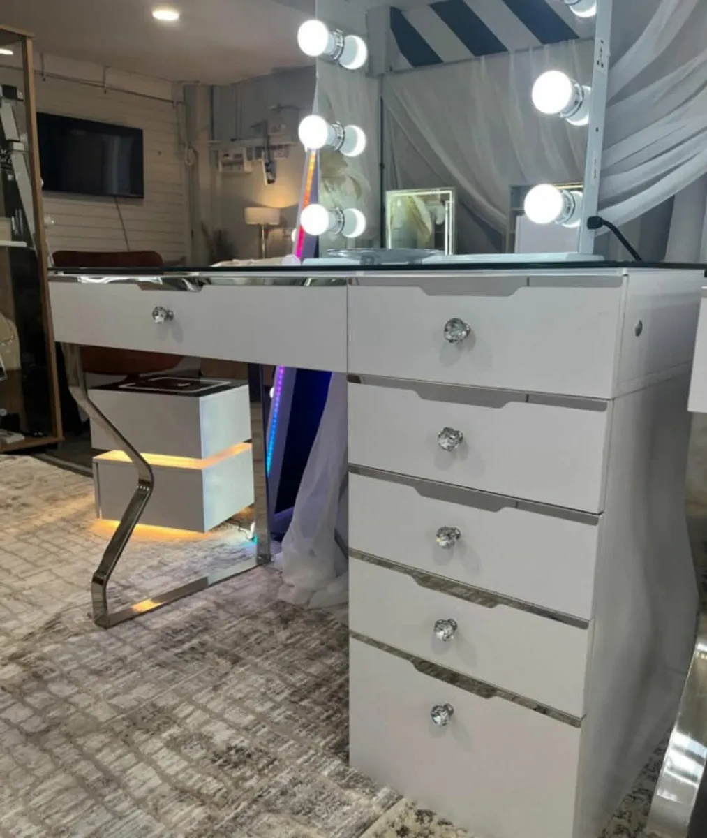 Vanity desks and mirrors for sale free delivery 🚚 - Image 2