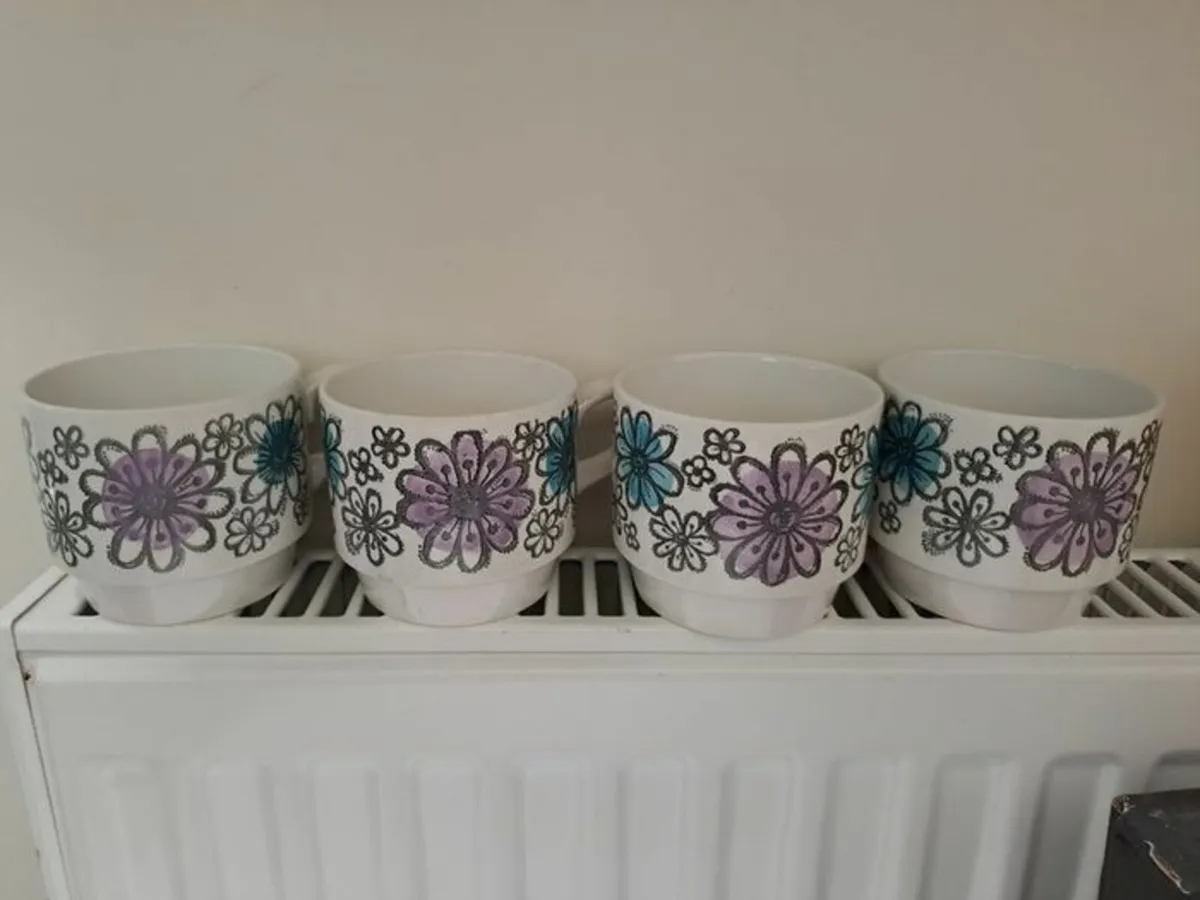 Vintage 4 stackable cups - Image 2