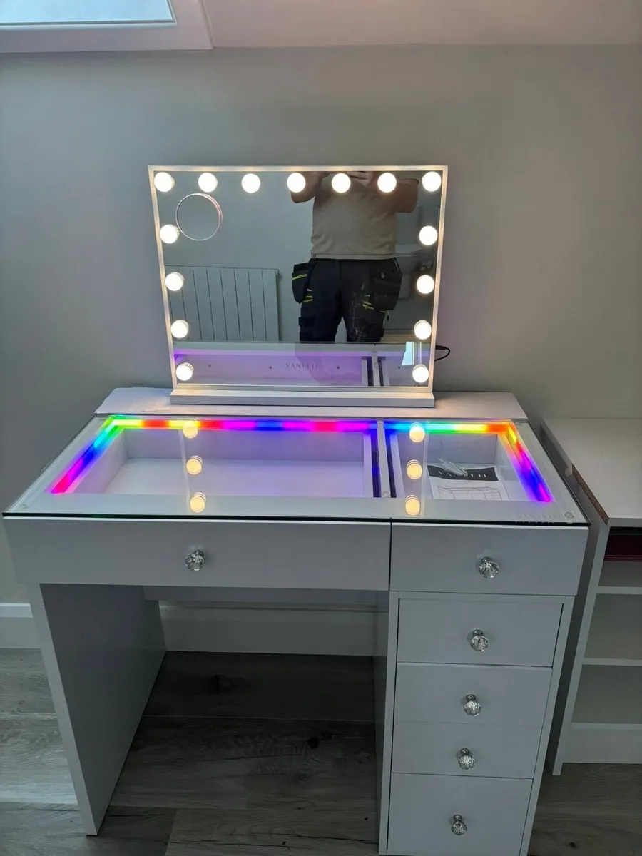 Vanity desks and mirrors for sale free delivery 🚚 - Image 1