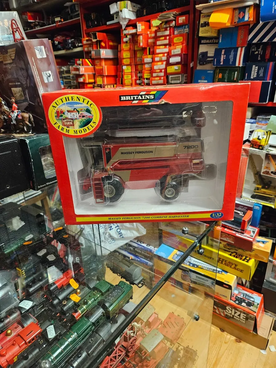 Britain's Massey Ferguson Combine Harvester - Image 1