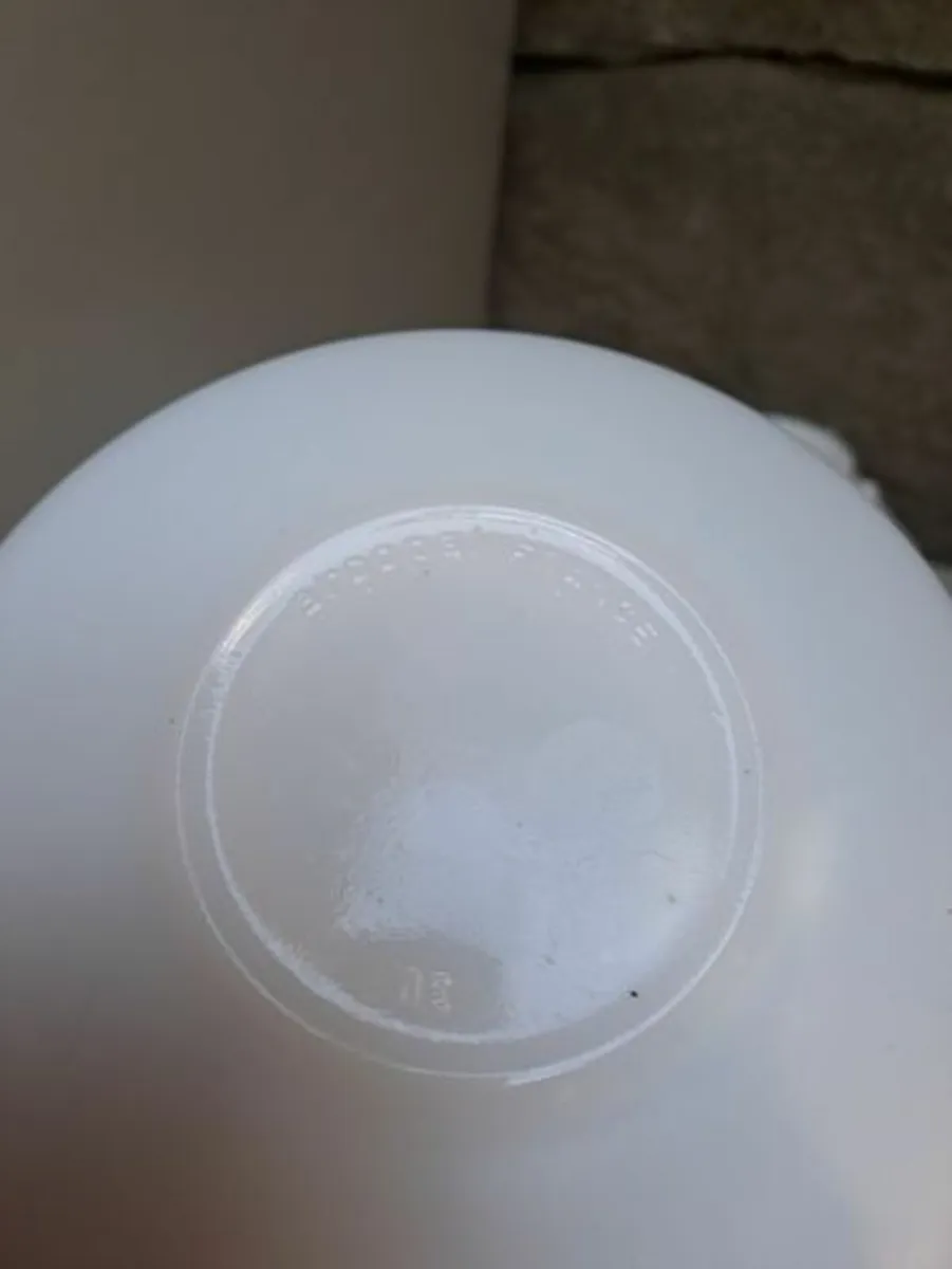 Vintage Arcopal cups and saucers - Image 4