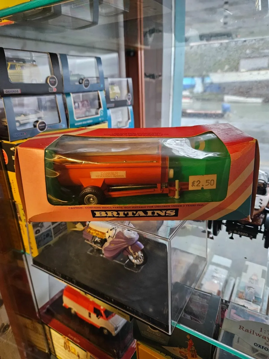 Britain's Manure Spreader - Image 1