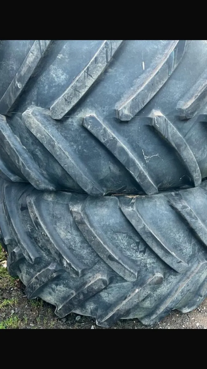 Michelin 900/50/42 tyres and rims - Image 2