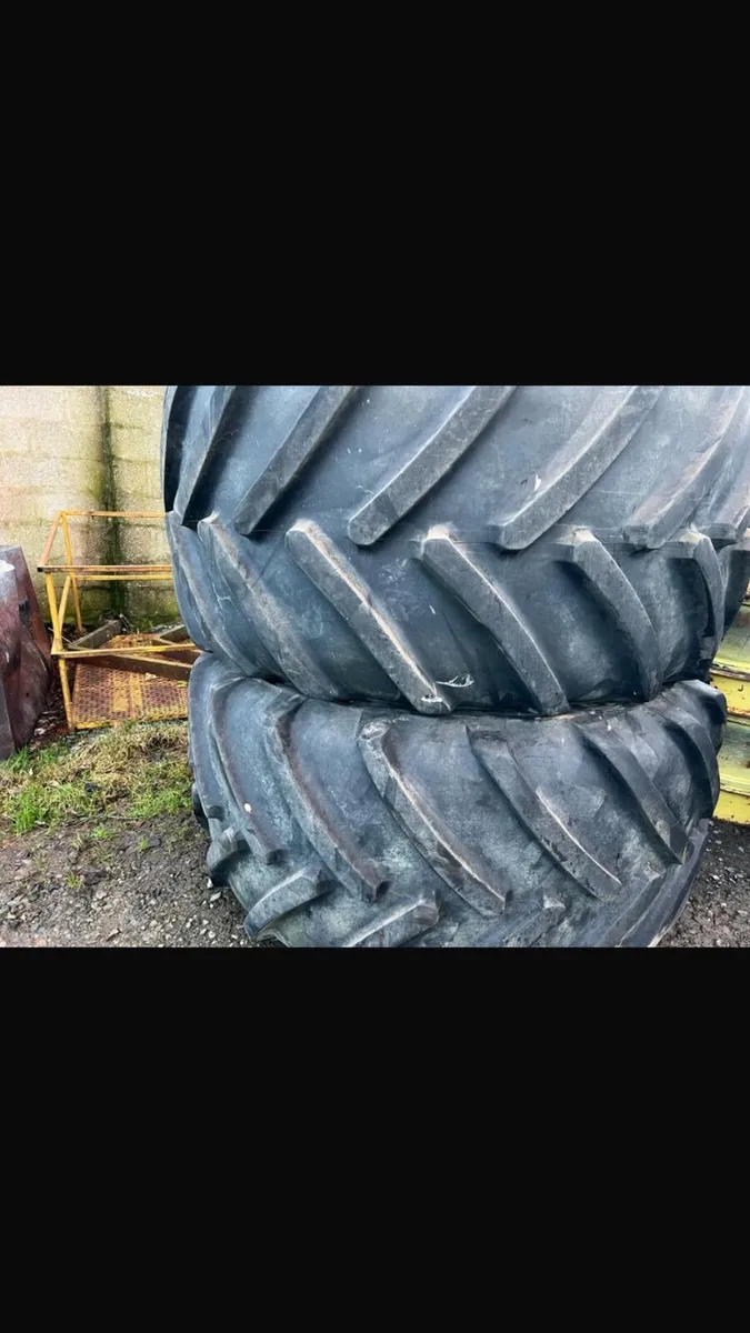 Michelin 900/50/42 tyres and rims - Image 3