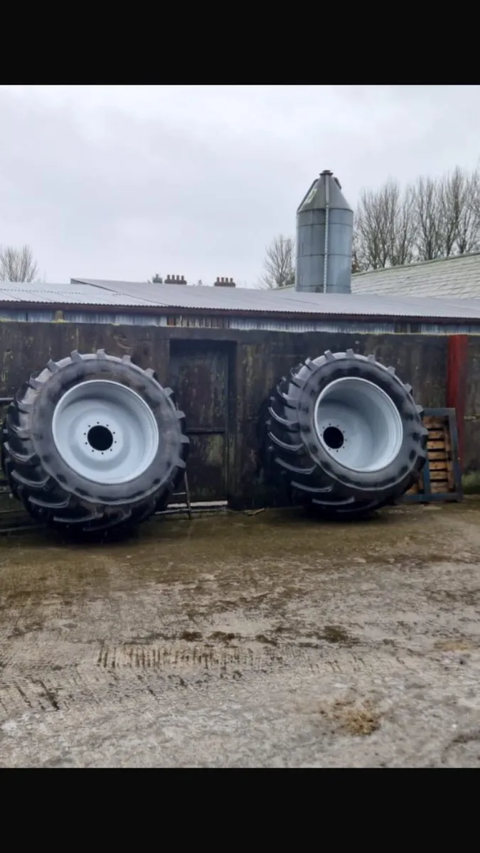 Michelin 900/50/42 tyres and rims - Image 4