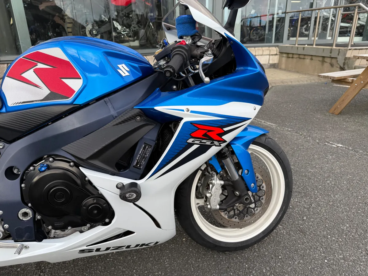 2011 Suzuki GSXR 600 - Image 2