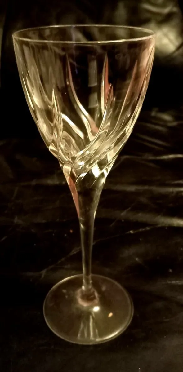 Six Wedgewood Wine Glasses - Image 3