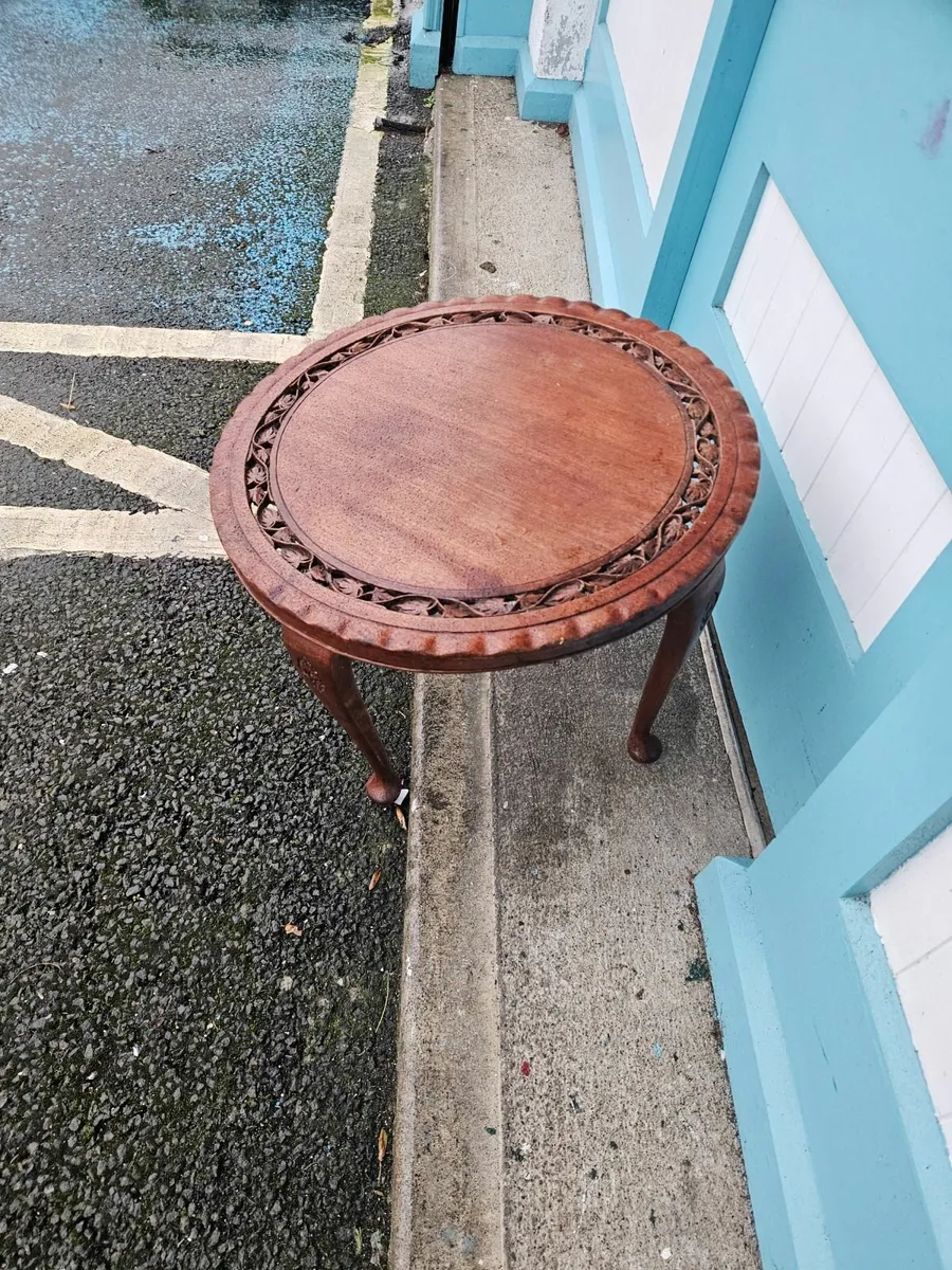 Vintage Round Table - Image 1