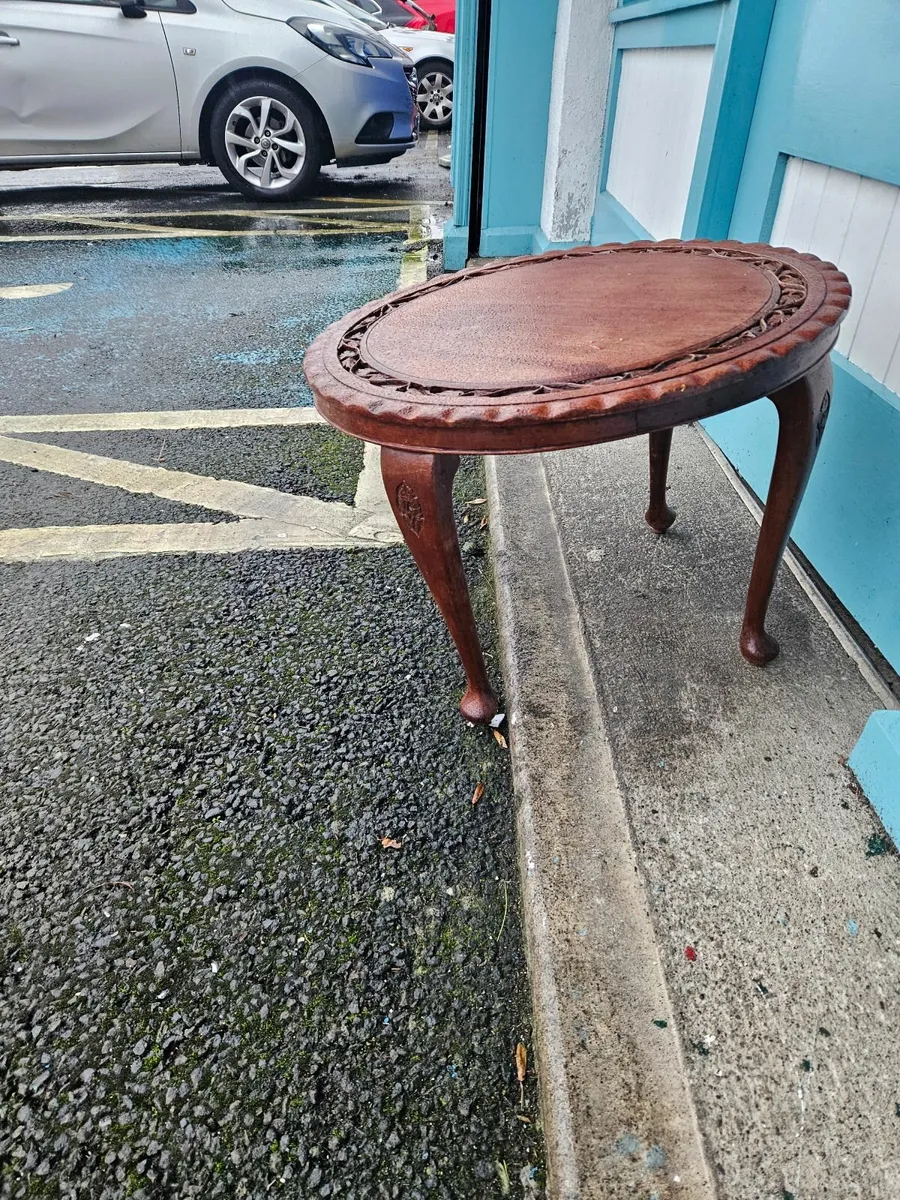 Vintage Round Table - Image 4