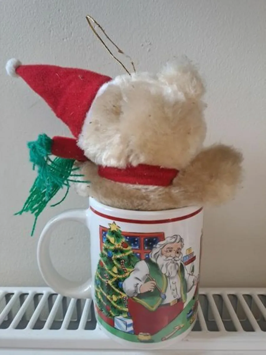 Vintage Christmas mug with bear - Image 2