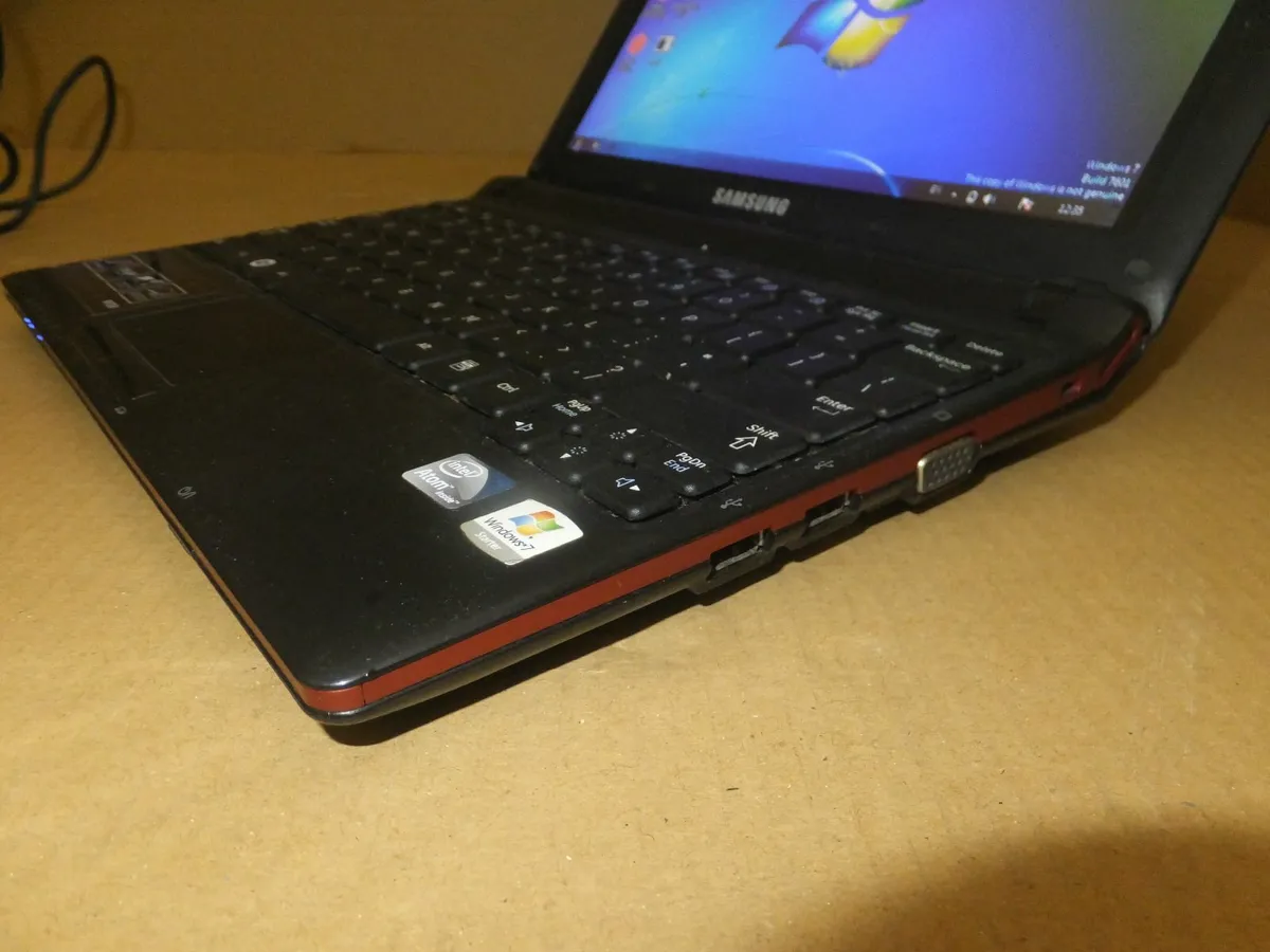 Samsung NP-150 mini laptop - Image 3