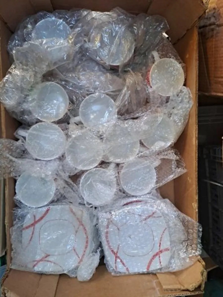 24 piece Retro tea set red and white - Image 2