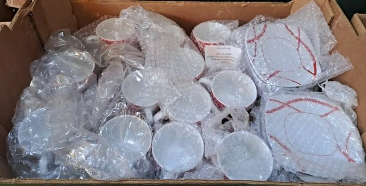 24 piece Retro tea set red and white - Image 4