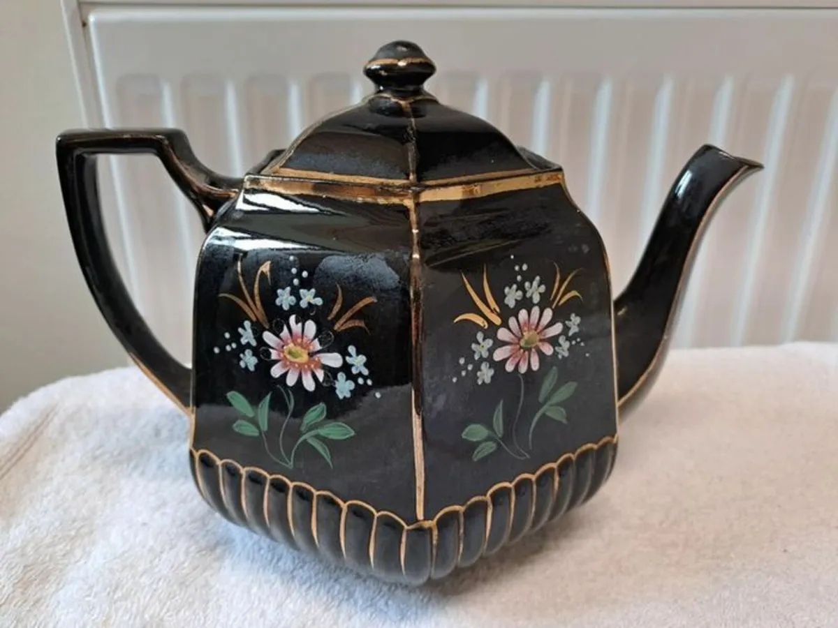 Vintage hexagon gold and black teapot - Image 1