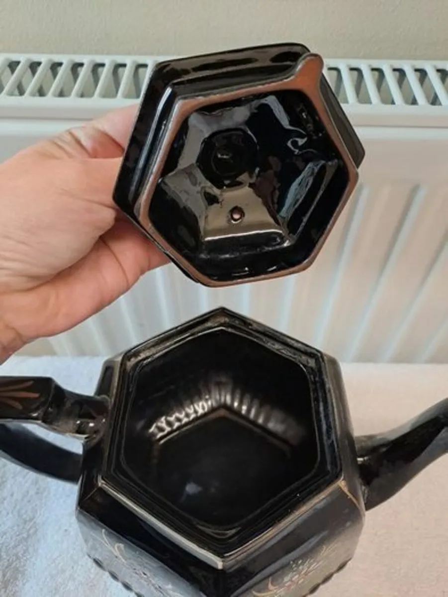Vintage hexagon gold and black teapot - Image 2