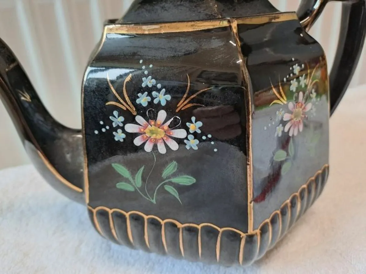 Vintage hexagon gold and black teapot - Image 3