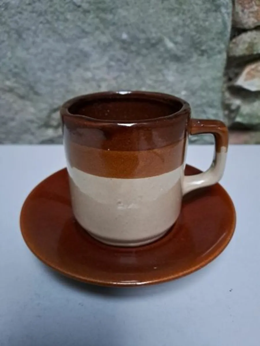 Dark and light brown cup and saucer - Image 3