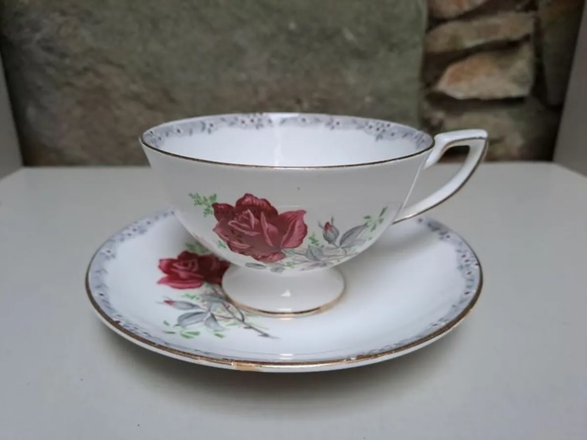Royal York teacup and saucer - Image 1
