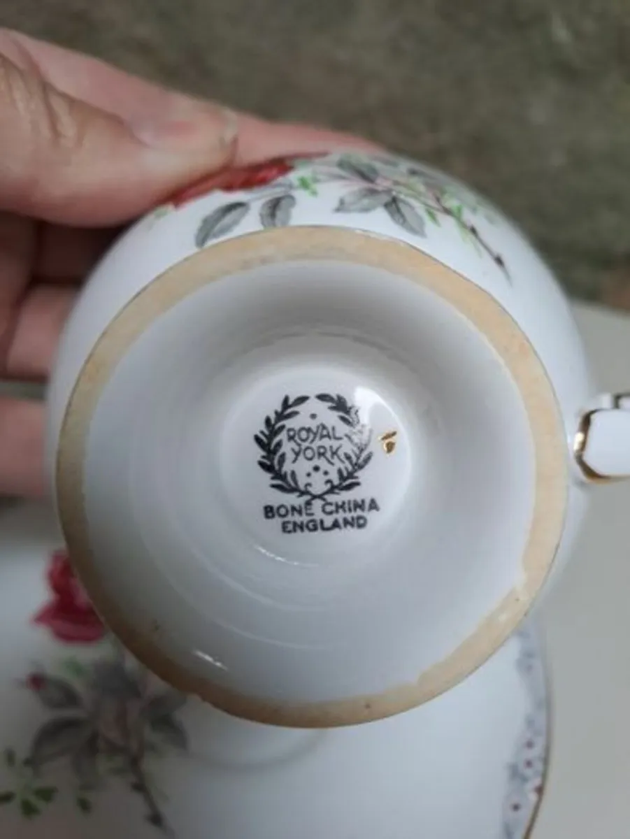 Royal York teacup and saucer - Image 2