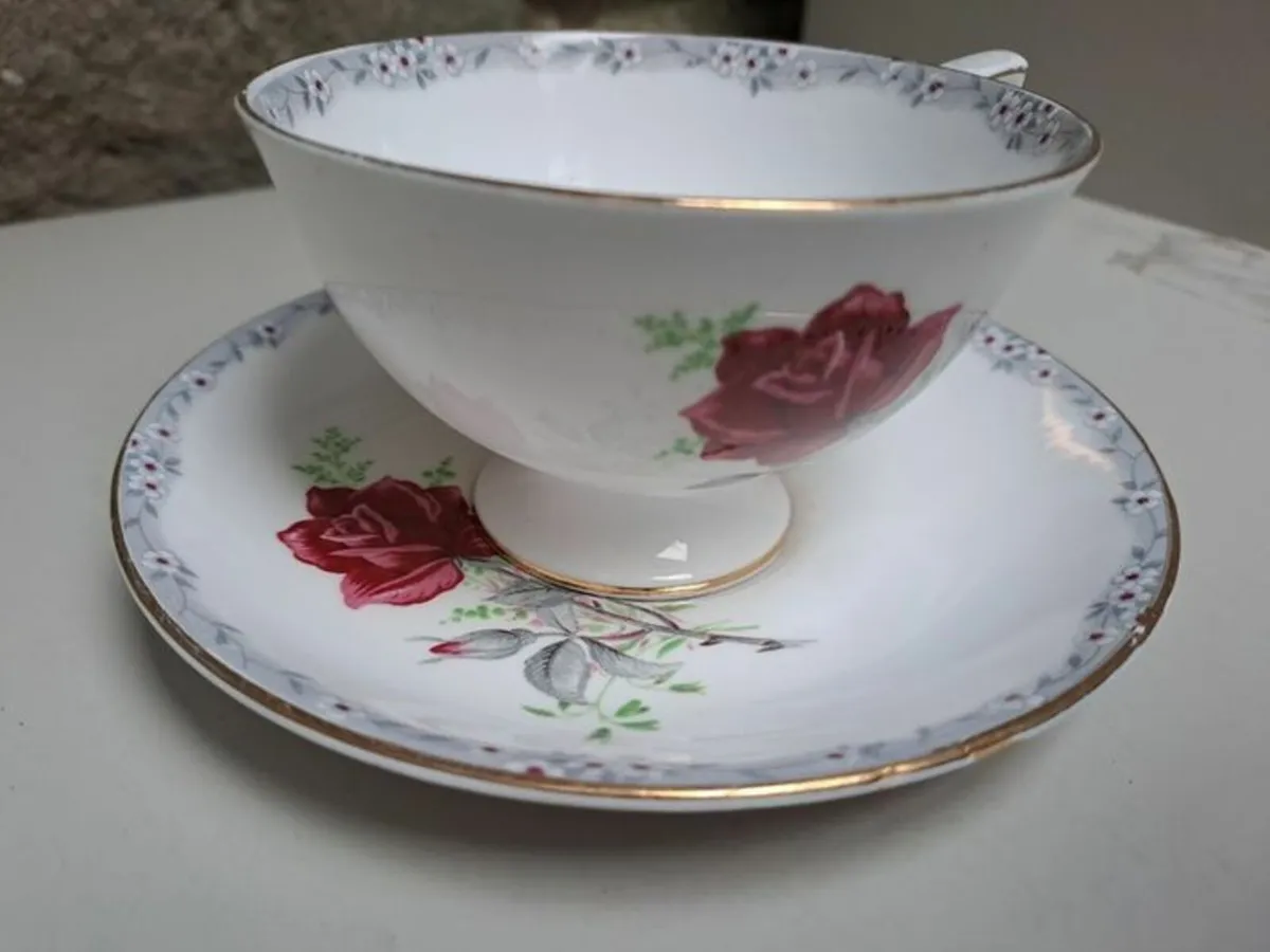 Royal York teacup and saucer - Image 4
