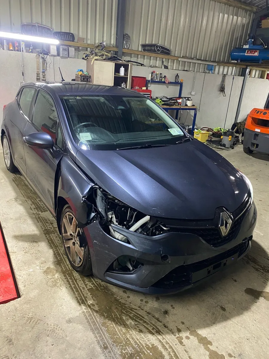 2021 Renault Clio **Drive Home** - Image 1