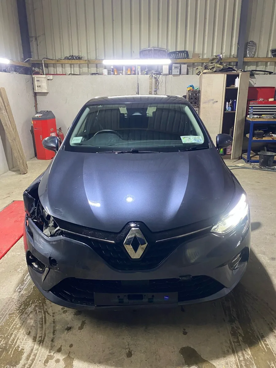 2021 Renault Clio **Drive Home** - Image 2