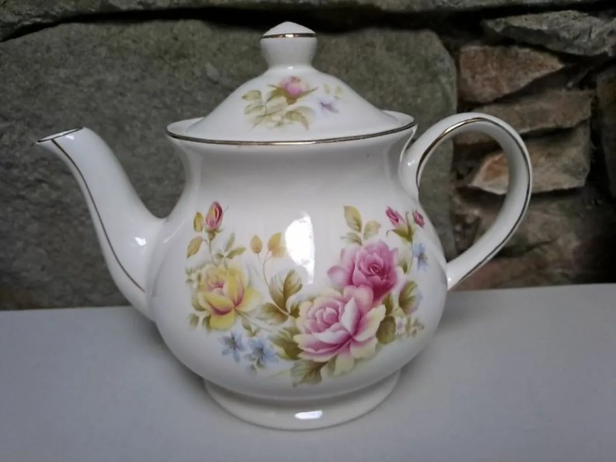 Sadler teapot roses - Image 1