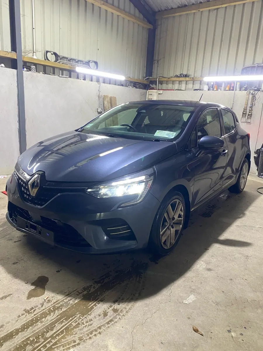 2021 Renault Clio **Drive Home** - Image 3