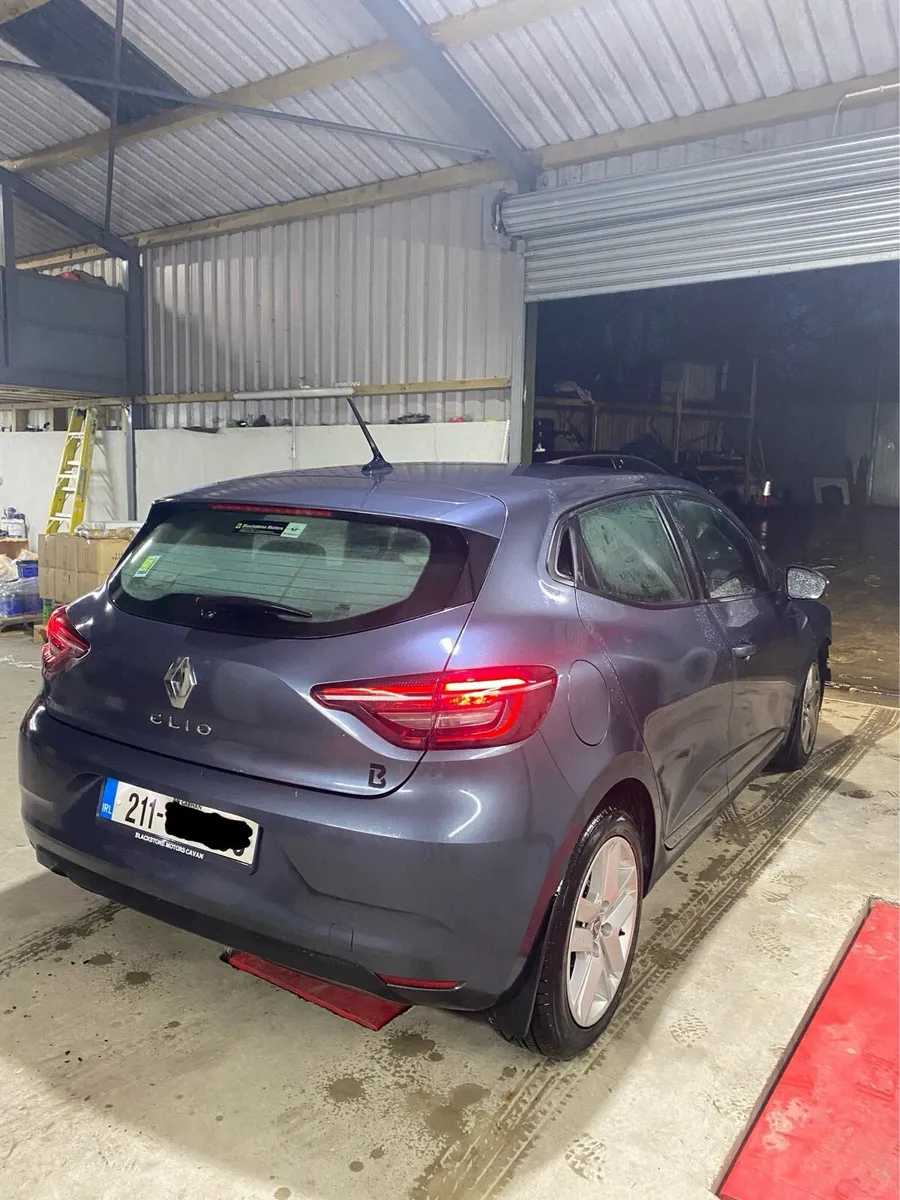 2021 Renault Clio **Drive Home** - Image 4