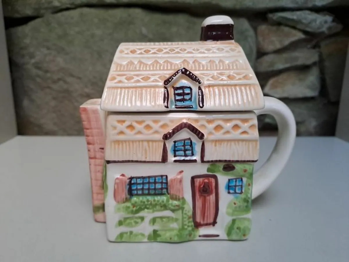 English Cottage teapot - Image 1