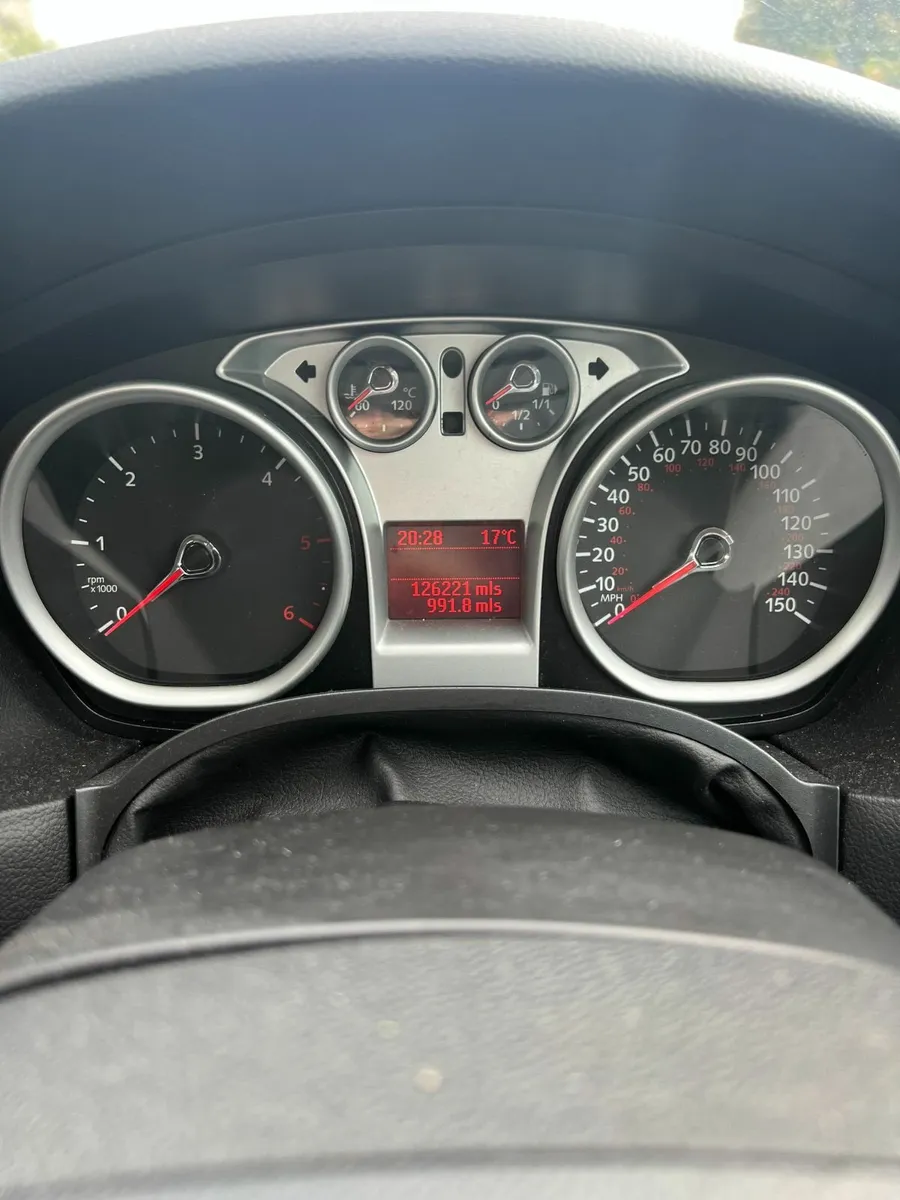 Ford Focus 2010 - Image 2