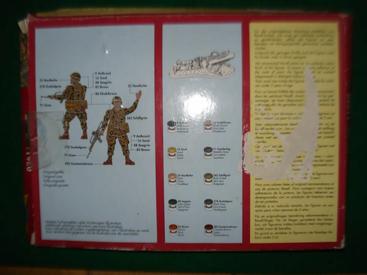 TOY SOLDIERS COLLECTORS BOOK & FIGURES. - Image 3