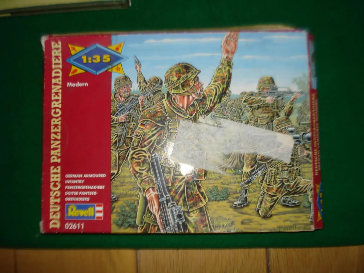 TOY SOLDIERS COLLECTORS BOOK & FIGURES. - Image 4