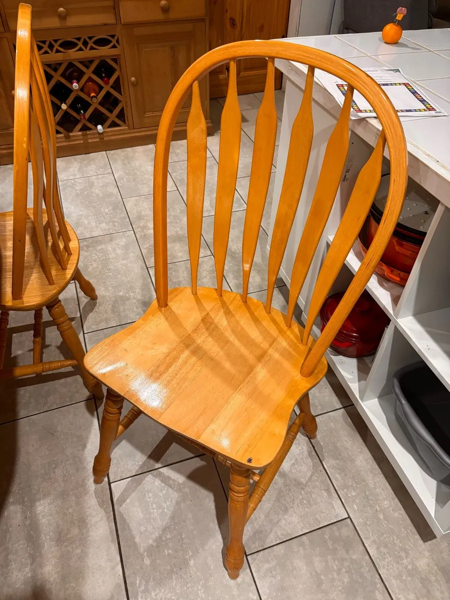 Table and chairs - Image 2