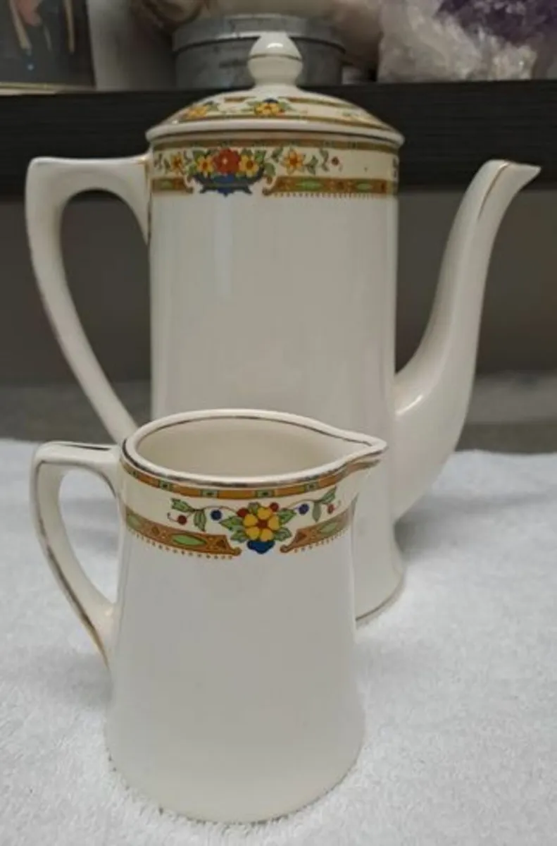WH Grindley's coffee pot and cream jug - Image 1