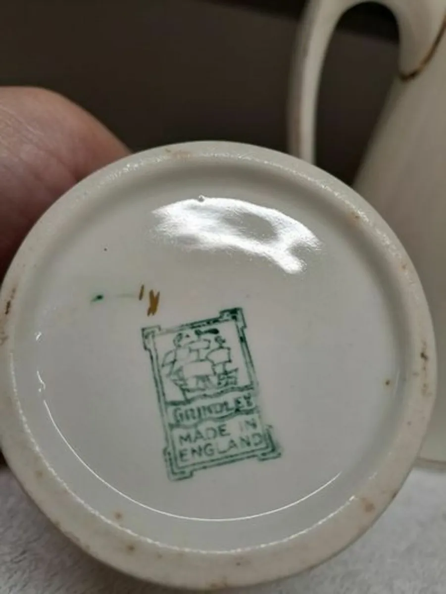 WH Grindley's coffee pot and cream jug - Image 3