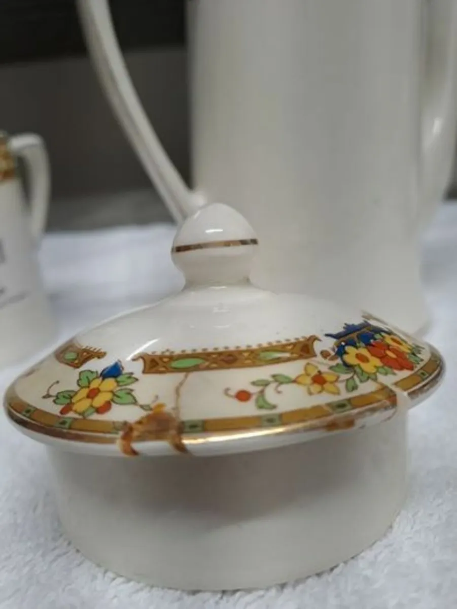 WH Grindley's coffee pot and cream jug - Image 4