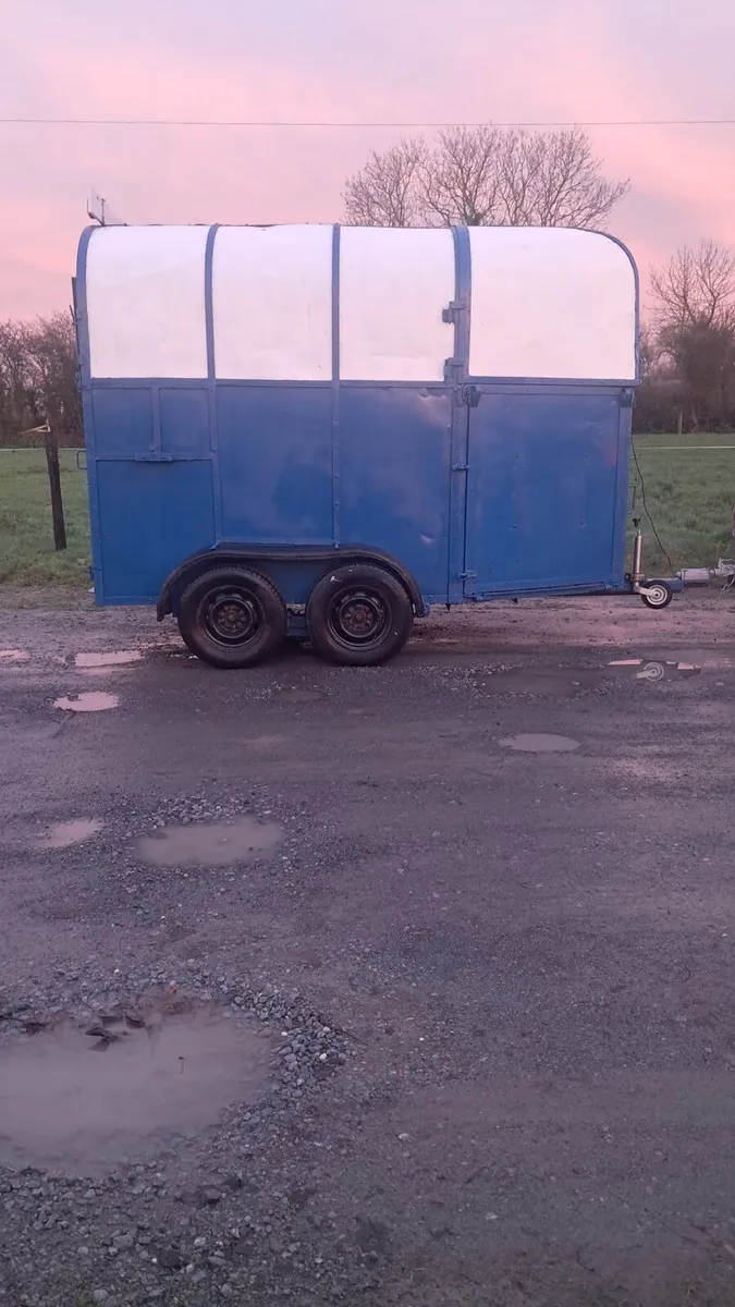 Horse box - Image 1