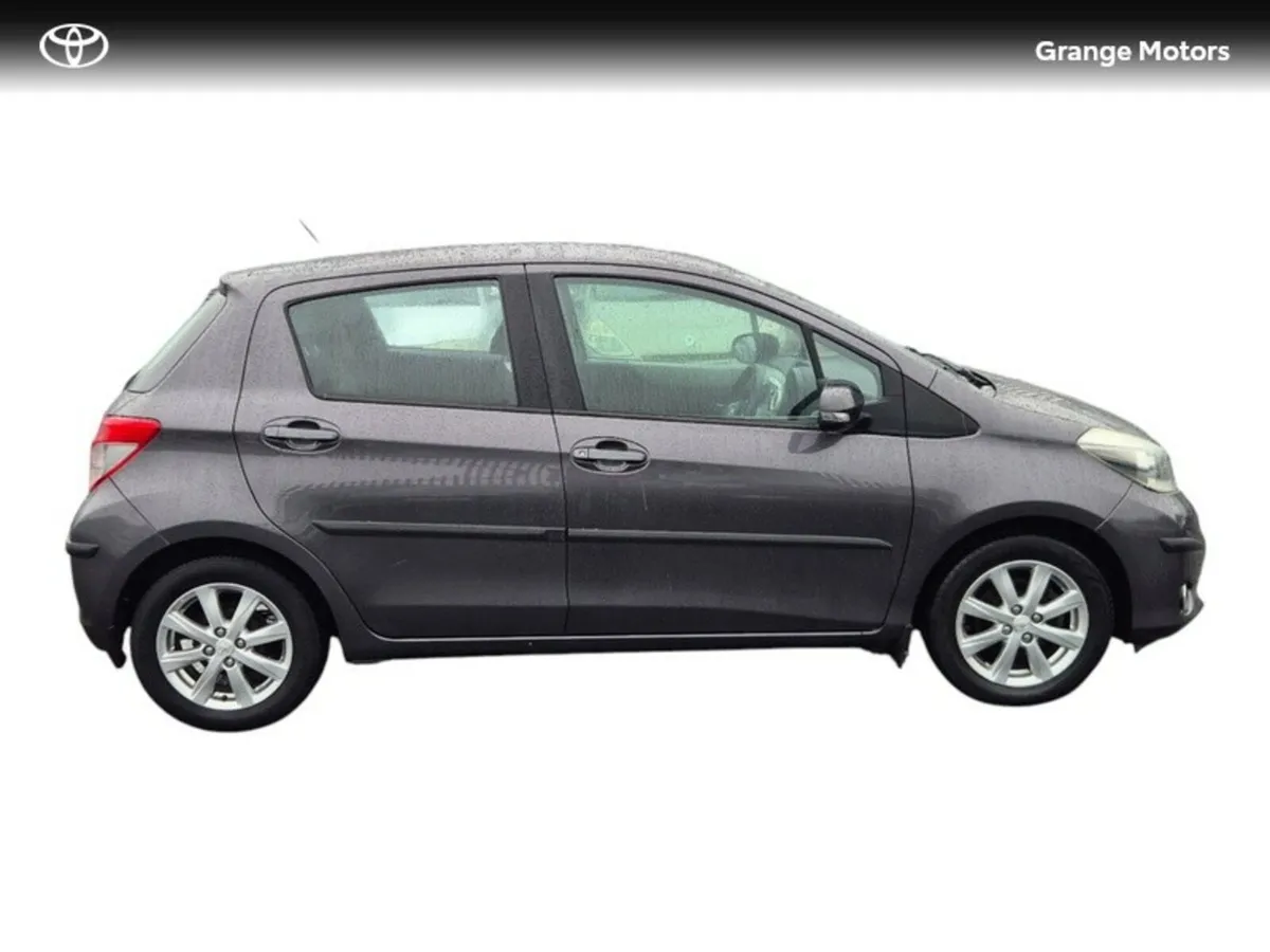 Toyota Yaris 1.0LTR 5DR SOL**HIGH SPEC** - Image 4