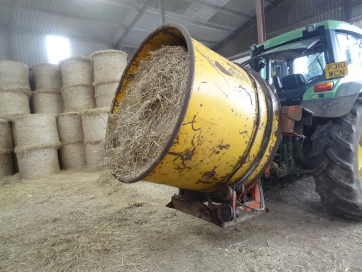 Teagle 404 Round Bale Shredder - Image 1