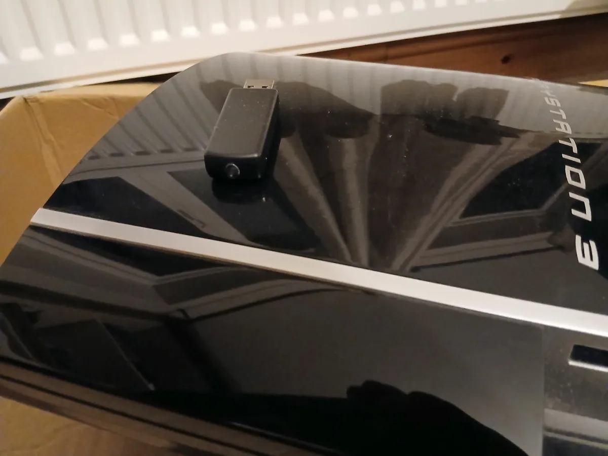 Playstation 3 + extra controller + games - Image 2