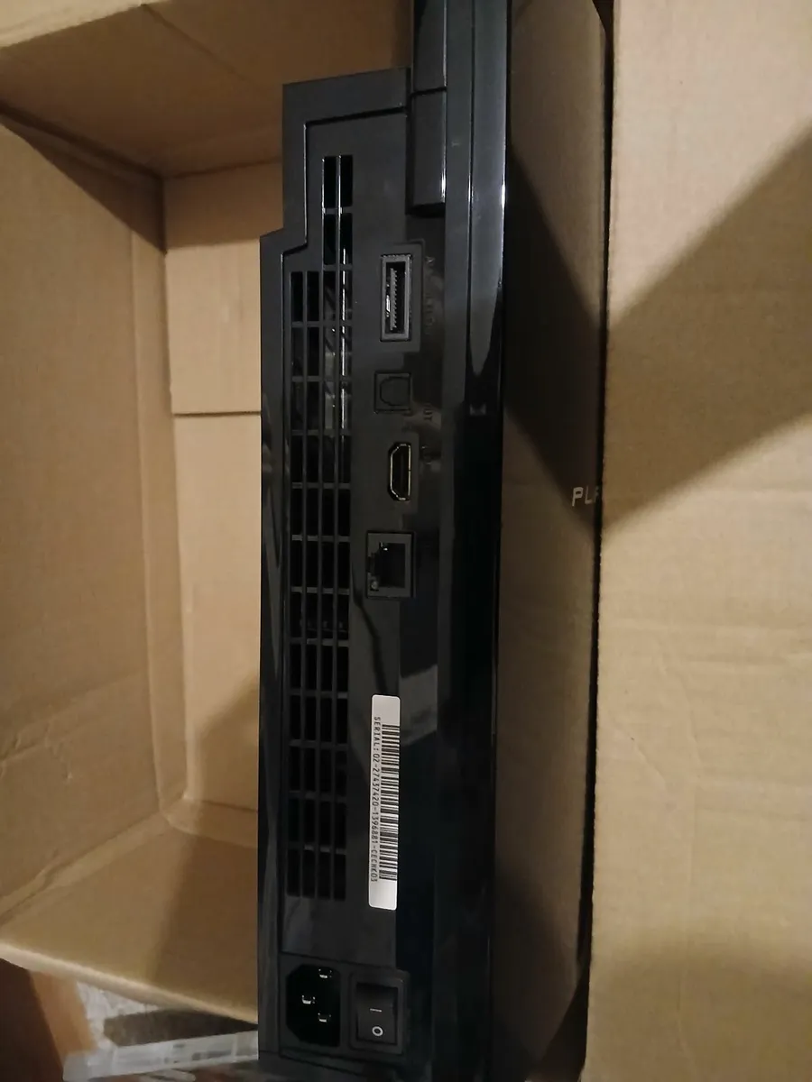 Playstation 3 + extra controller + games - Image 3