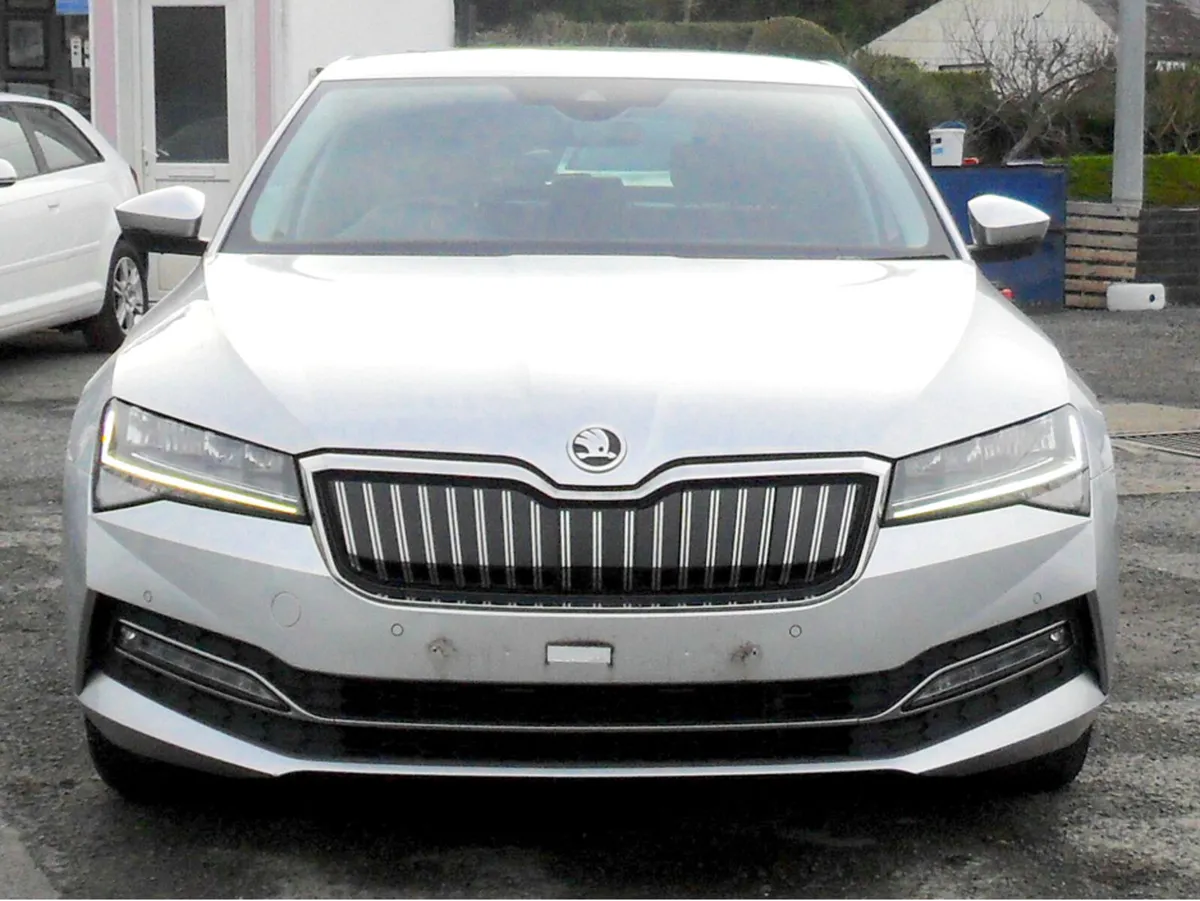 Skoda Superb SE TECH IV PHEV S- TECHNOLOGY DSG - Image 2