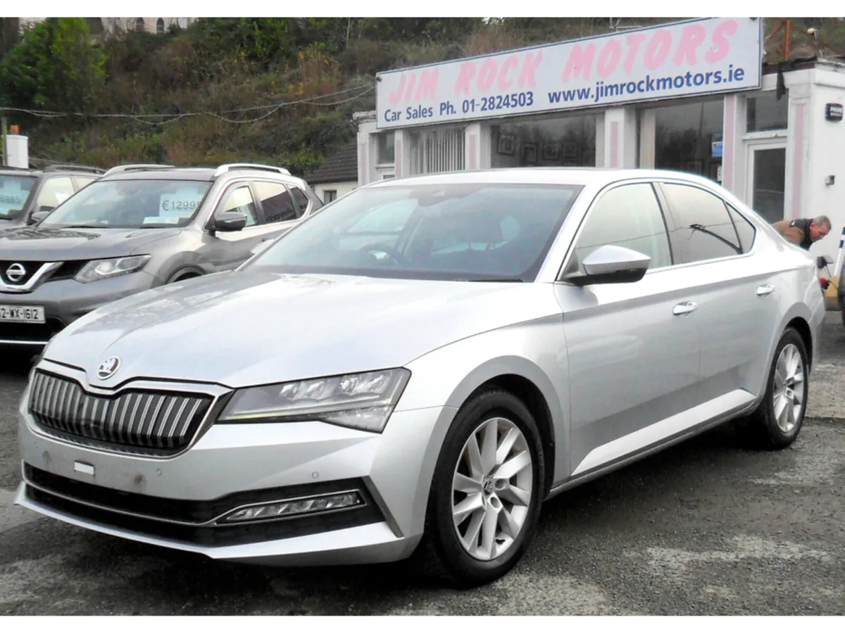 Skoda Superb SE TECH IV PHEV S- TECHNOLOGY DSG - Image 3